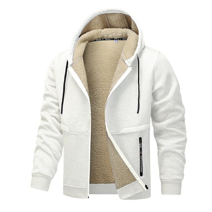 Man i svart hoodiejacka med teddyfoder