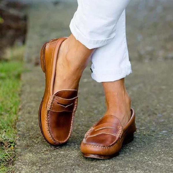 Dam Loafers i Läder med Mockasinsöm och Låg Klack