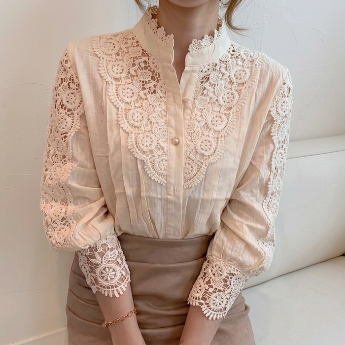 Dam Blus | Viktoriansk Stil | Pärlknappar & Spetsdetaljer | Elegant Långärmad Topp