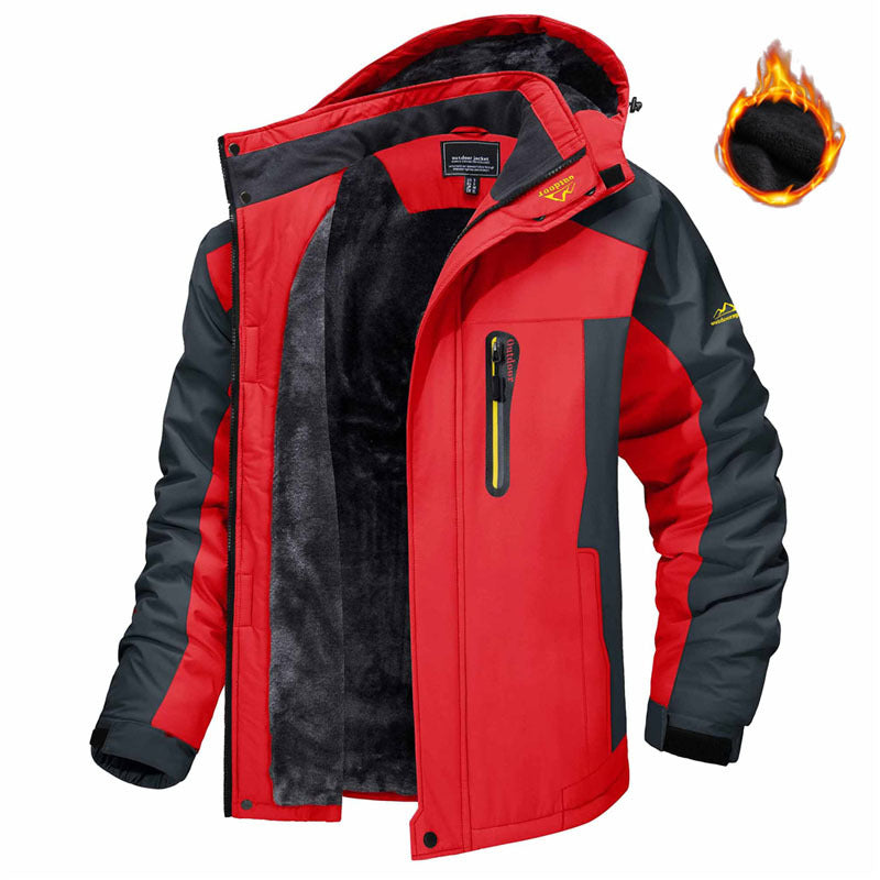 Man i parkas med huva och plyschfoder